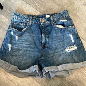 HM mom short size 6 worn a few times only